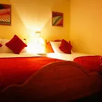 Mccarthy'S Lodge B&B * ווסטפורט