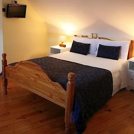 Mccarthy'S Lodge B&B Westport